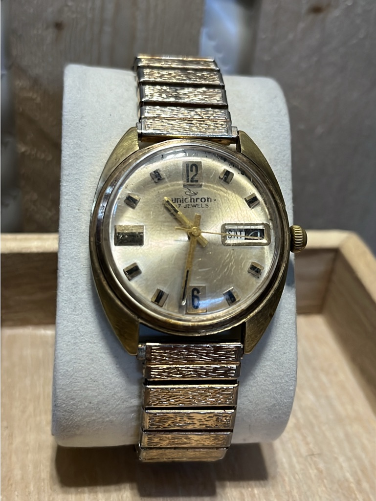 Unichron Gold Tone Vintage Wristwatch  Champagne Dial